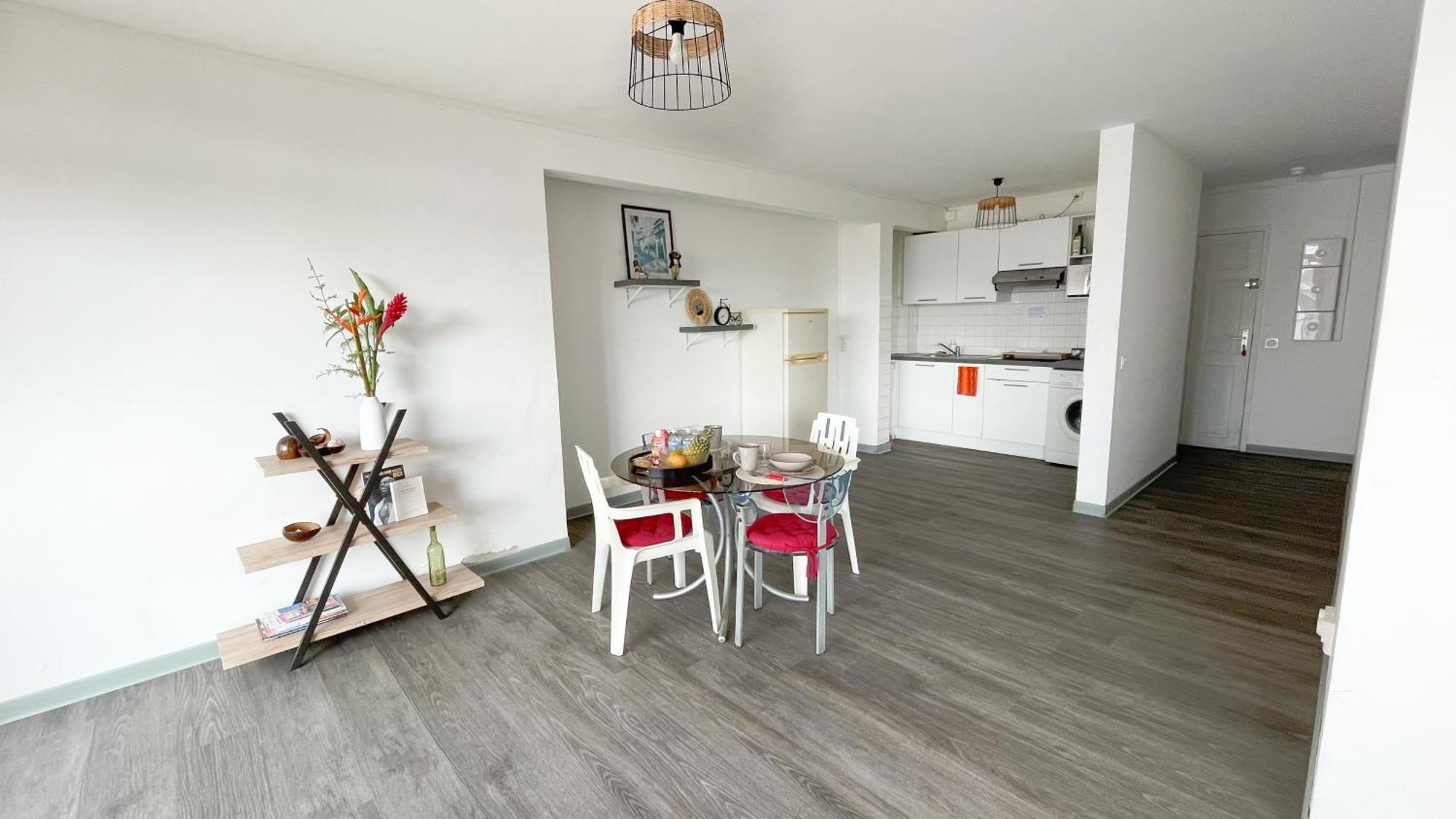 Grand Sejour Lumineux Avec Balcon & Vue Cathedrale Apartment ปวงต์-ตา-ปิตร์ ภายนอก รูปภาพ